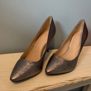 Kelly & Katie Astivia metallic silver pumps 8.5